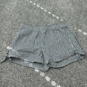 Maxwell linen shorts